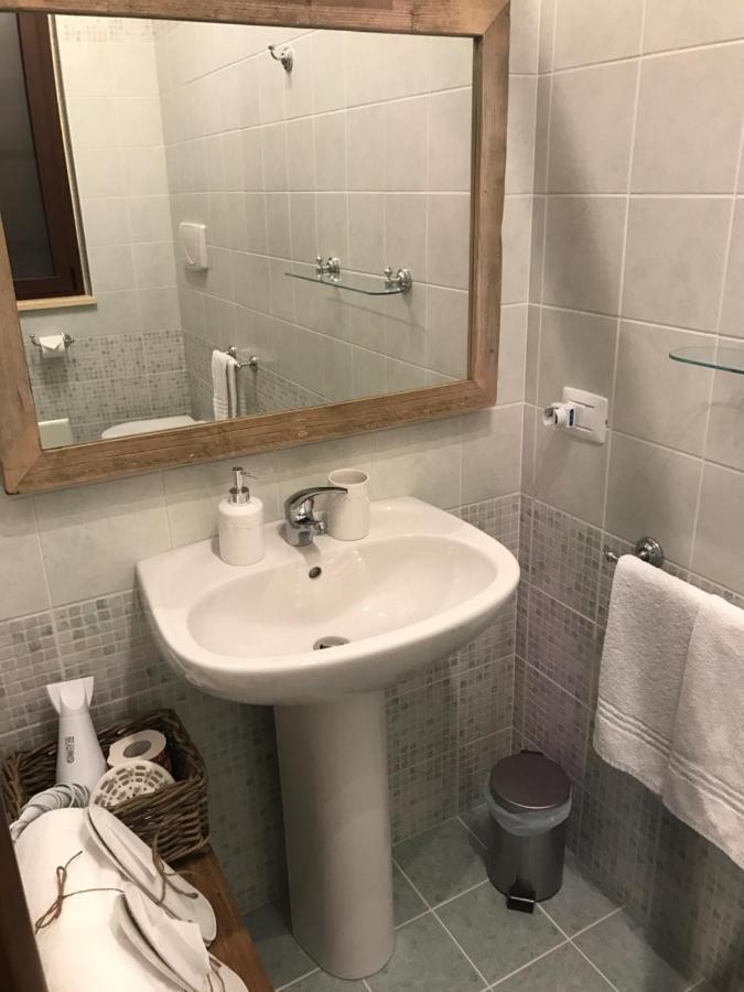 Dimora Le Ginestre Adults Only Bed & Breakfast Fasano Room photo