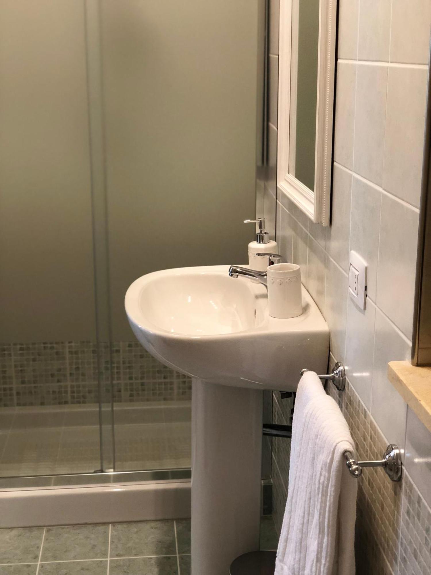 Dimora Le Ginestre Adults Only Bed & Breakfast Fasano Room photo